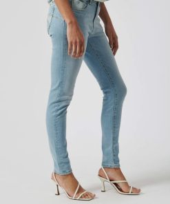 Youngwear.shop8ae6db84ea 2